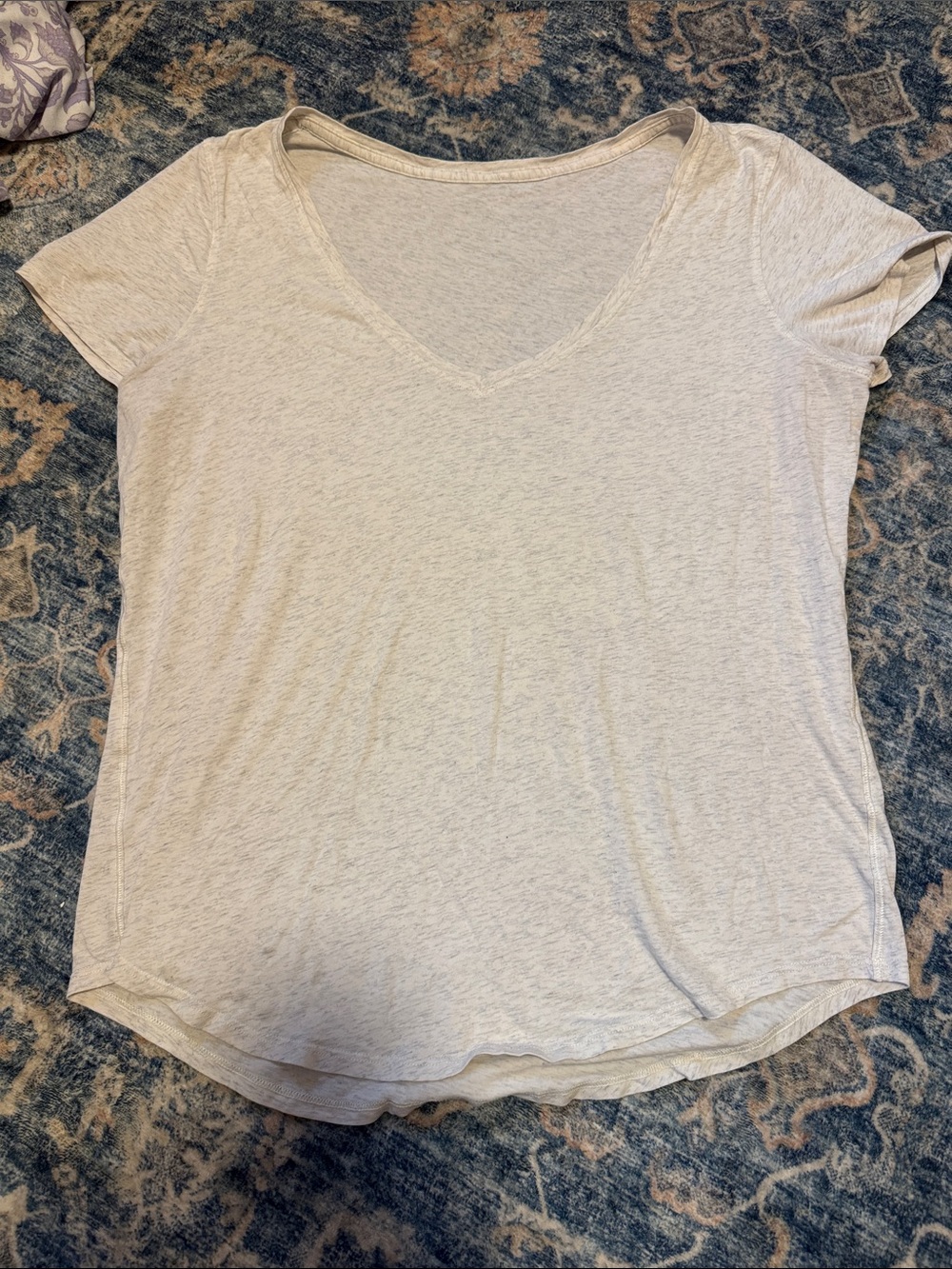 lululemon athletica Light Gray V-Neck Short Sleeve Tee